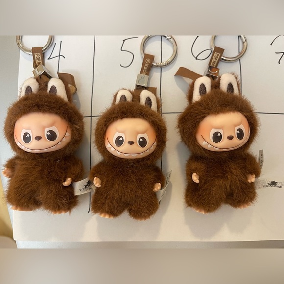 Pop Mart Pin for Love letter L brown Labubu - Picture 8 of 16